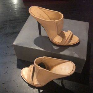 L.A.M.B !!Only worn twice!! 75$